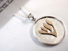 Shin Gadol Pendant Gold letter (Round Disc - Silver)